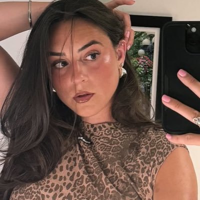 bella ୨୧ Profile