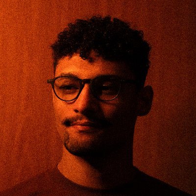 📓 Escritor e Mestre de RPG.
🪶 Te ensino a Criar histórias inesquecíveis.
👁️ Desperte sua Voz Criativa ↓