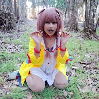 tutoschikitos's profile picture. cosplayer💗💗 propmaker 🦭 wig styling   I LOVE TO DRESS LIKE MY WIFES💗