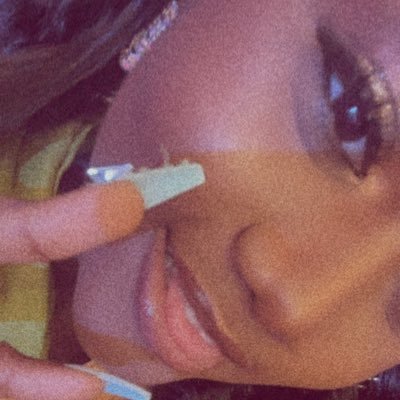 gifthilaryojo's profile picture. Loving God