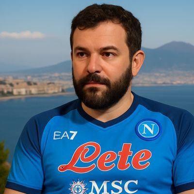 Amante del calcio, quello vero. Confesso sono un profilo fake di Alfredo quindi inutile chiedere e fare battutine