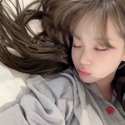 akizyli's profile picture. Love is so short, forgetting is so long.