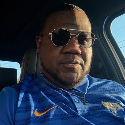 #Christian, Husband-Father, Head Basketball Coach @ my alma mater @la_vegaBball #Baylor #LV #MCC #UT 2 Time Football State Champion 2015 & 2018
