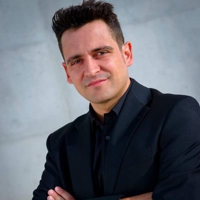Papá, profesor de Secundaria 📚 arquitecto por la ETSAGr 🎓 Derecho Urbanístico UGR ⚖️ 🎶 Opiniones personales.