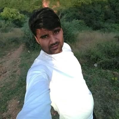 तक़दीर ने बहुत टटोला मुझको, अवसादों के पेंदें पर उबला हूं,
मुझे कल की अब कोई फ़िक्र नहीं, मैं मनमौजी एक पुतला हूं..