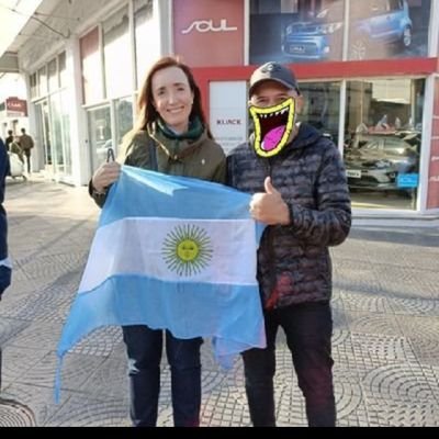 Liberal de Él.
Hincha de Bukele.
Dios Bendiga a Israel