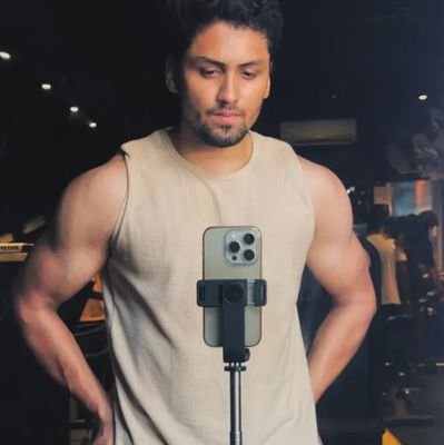 toxic_yar's profile picture. Music 🎶 lover, ￣🥀￣
Nawab like 
Banarasi❄️