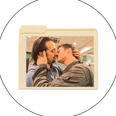 for @lin_manuel and his boyfriend ⭐️ not very professional, just a place to hold pics/videos/updates for grofflin. owners: @grofflinsauce(🐠) & @markfloppus(🩵)