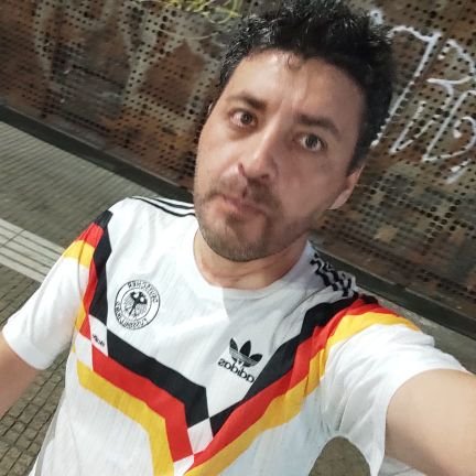 Resistir es tan cobarde o tan heroico como renunciar. Manuel Rojas