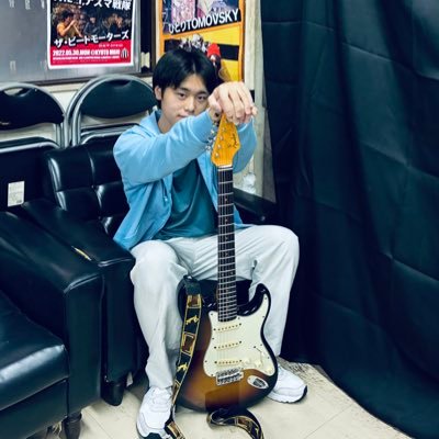 高校生/ギター弾いて楽しい人生を送りたいです/イソスタのアカウントです →https://t.co/IbZFUHbSoK