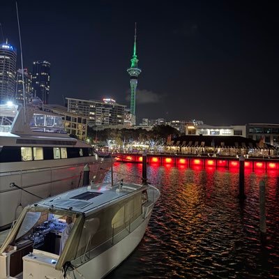 confusedBOY101's profile picture. single | always horny 🍑 👨‍❤️‍👨