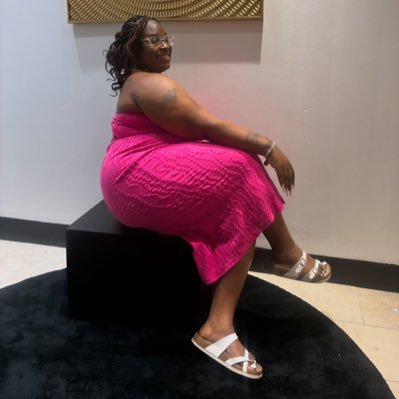 Thicc Soles with Little Toes! Size 10/11 US Women! BBW TOES & CHUBBY soles! *fetish friendly* ALWAYS taking requests! Ask about my FOOT FUND!🦶🏾