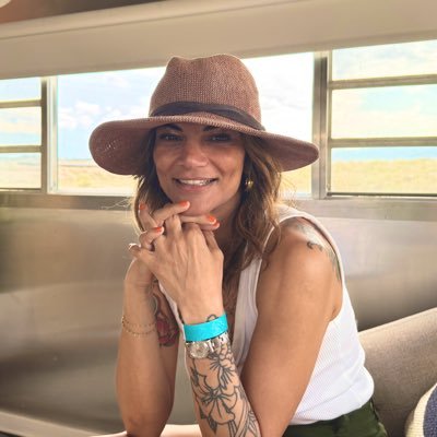 CCO, Co-Founder @Collab_Land_ Lawyer, Speaker, Mentor @tachyonXYZ. I ❤️ Cats, NFTs + Artists. BAYC5834. NFA. MTFBWYA.