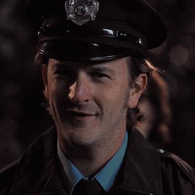 dulceyretruco's profile picture. Cielo cerrado por reformas. El infierno está lleno. Yo, en la panadería, viendo cómo todo se prende fuego 💅🏻