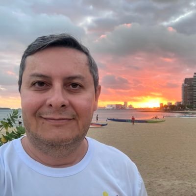 Economista e analista de planejamento do IBGE. Economist and civil servant of Brazilian Institute of Geography and Statistics.
