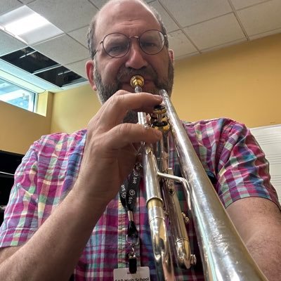 Trumpet geek. Lover of all things Yiddish,Klezmer,Pops, Pres,Sweets,Bean,Diz,Roy,Dexter and Moishe Oysher. Trumpet 1 at @FiddlerNYC. AFM, Local 802