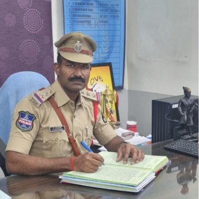 Sri. P. RAGHAVENDAR, 8712660250, Mail at sho-mkt-hyd@tspolice.gov.in
Reach us: https://t.co/1B8HL4StZu