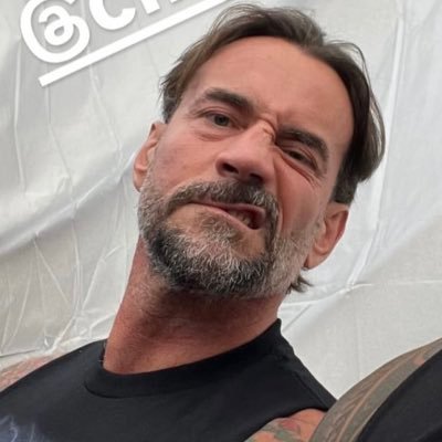 oozeysquid's profile picture. she/her |editor| multifandom