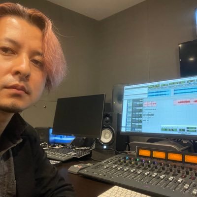 ギタリスト、サウンド・エンジニアのニッキーです。またの名を長官とも呼ばれます。 結月ゆかりバンド(公式)のギタリスト。ボカロ関連でギターを弾かせて頂くことがあります。他、レコーディング・ミキシング、音声編集などなど。 MSX愛が強い。ちなみに神です。