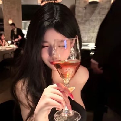 yk_yr4's profile picture. 自認爆美女キラキラ丸の内OL