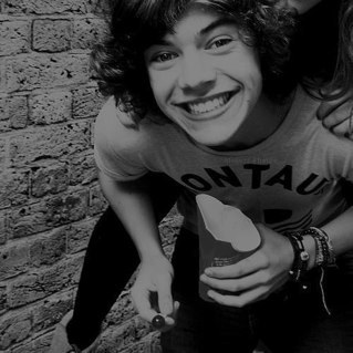DaFlawlessHoran's profile picture. Photography.Potato.OneDirection 
Nialls MINE♥
