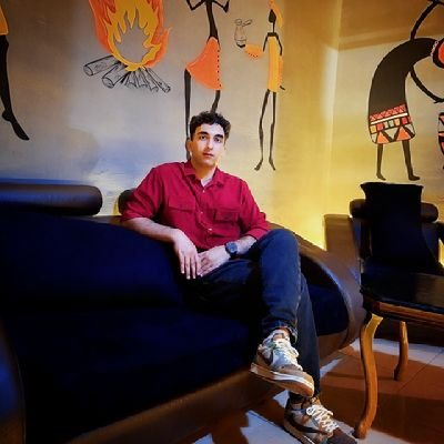 _aliranjbaar's profile picture. حس میکنم یه قصه ام ،
نوشته ی نویسنده ای مست...