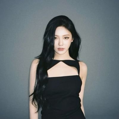 𝐍𝐈𝐍𝐆 𝐘𝐈𝐙𝐇𝐔𝐎 — Sweet, classy, and always the center of attention.