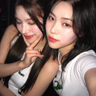 iloveryu_17's profile picture. 하늘 높이 날자