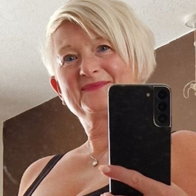 Taken ❤️ Loving life,travel,books,music,animals,bikes,tattoos, coffee,gin & the odd slice of cake.DMs friends only 💋