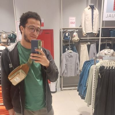 إنَّ الرَّجُلَ ليستوحِشُ فإذا أدمنَ الصَّلاة على النبيِّ ﷺ دخلَ الأُنسُ إلى قلبِهِ.