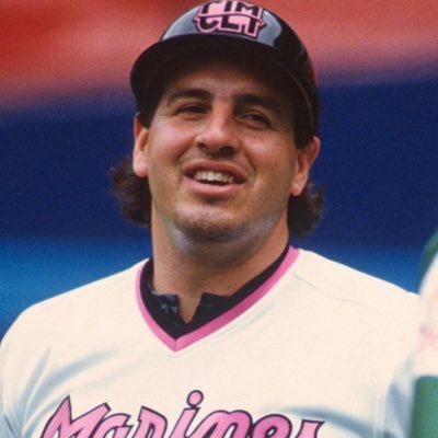 ddaannssaann's profile picture. いつかマリンスタジアムでホームラン打って幕張ファイアーしたいです無言フォローしがちなので気持ち悪かったらブロックしろください