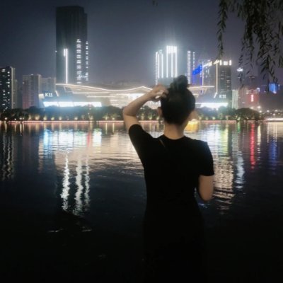 Bloom9Inside's profile picture. Courage is measured in the length of your reins