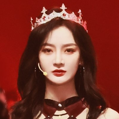 I love fiction swords and capes and lovers. He/She. Spanish and English. Qing Yuwen and OH actresses