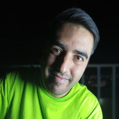 سعی می کنم انسان باشم
وبعد
نوارنده و مدرس تارو سه تار