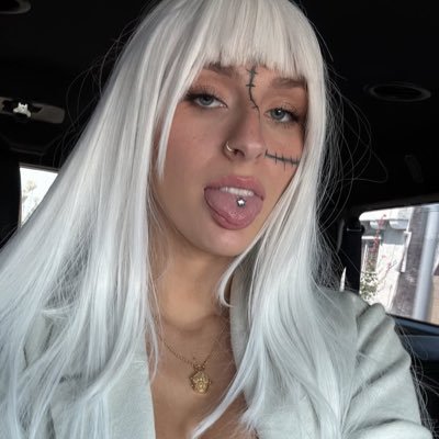 joan97690's profile picture. 