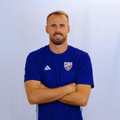 Natal de Còrdoba, jugador de la U.D. Torredelmar.
Ex Real Jaén, Mérida ad, Yugo Socuéllamos, Don benito, UD Tamaraceite, Córdoba cf