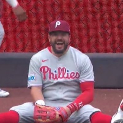 smallest_calves's profile picture. fear doesn’t prevent death, it prevents life. go phils