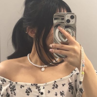 qraciiela's profile picture. ph | uk | 🍰