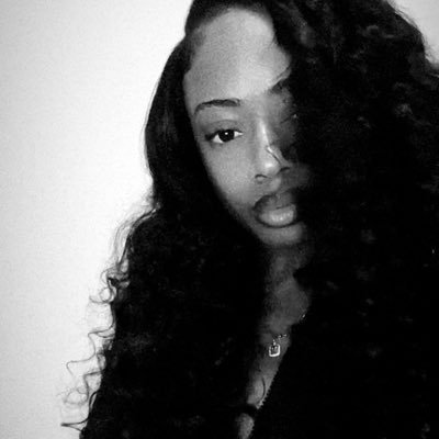 mirabellees's profile picture. lover of literature & your new doula