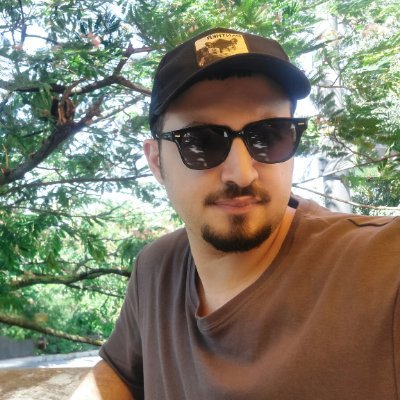 Eski zaman meraklısı. Kitap, sinema, müzik ve fotoğraf çekme tutkunu. Tarih Yüksek Lisans Mezunu