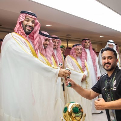 قبل أن تكتب التغريدة لا تفكر أنها تعجب متابعيك قبل أن تفكر أنها تقنعك ، هم يبحثون عن فكرك أولآ و بعدها تستطيع معرفة تفكيرهم ..