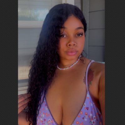 29|KS🌻| RIP JW| KU Alumni ❤️💙Basketball Junkie🧡Steelers Gang 🖤💛 it’s Courtney to you| I love sports and talking shit 😘