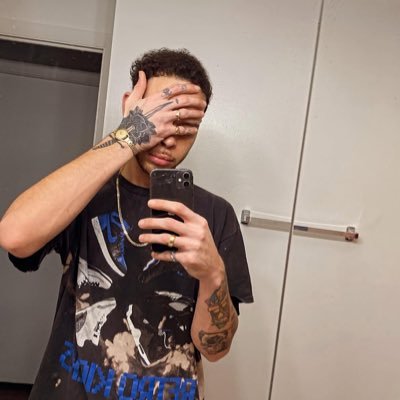 RaineyWetDays's profile picture. risk it for the biscuit. 219 📍