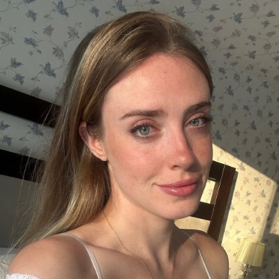 lindsey_codes's profile picture. Hey! I'm Lindsey - 28 yo ✌🏻
Ex Solutions Architect @ Stripe 
Building my dreams ✨