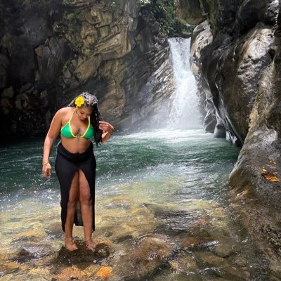 Henny_barbiie's profile picture. 𝕸𝖆𝖗𝖙𝖎𝖓𝖎𝖖𝖚𝖊🌴🌞