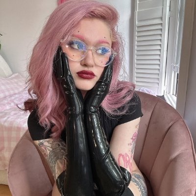 bratty, sadistic and soaked ♡ personal is @mxwillowneptune