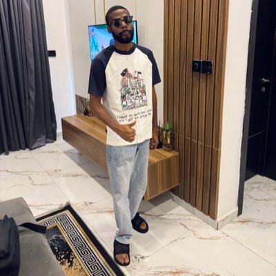 deyalrightpapi's profile picture. spectator.