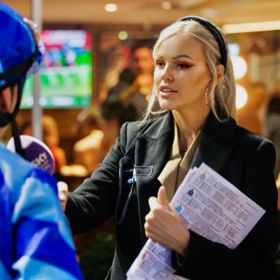 Presenter @ SkyRacing • Fan of the little man • Just hittin’ my straps - insta: @kiaarn_dickens4 - Reverse parking champ since 06’
