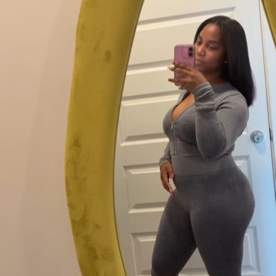 theregotipp's profile picture. Superficial conversations bore me. It’s the depth of the mind that allures me✨