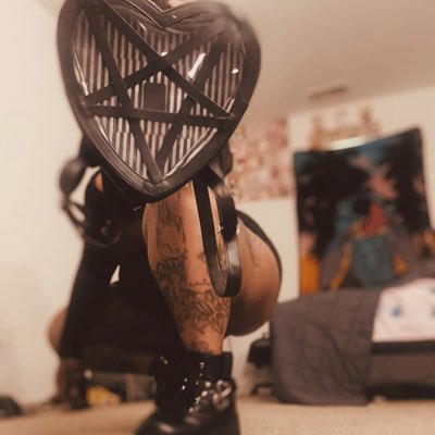 *Bri* 🦂♏️*DO NOT DM ME* burner @queenbluedream I do NOT sell content!! NO meetups NO collabs NO BOOKING NO FaceTime NO NOTHING..I sell edibles.